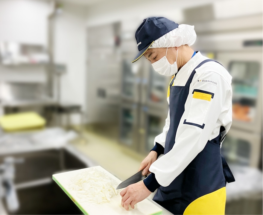 M.T.さんが調理している様子